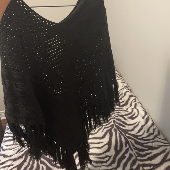 H&M knit poncho - worn only once - Picture 3 of 3